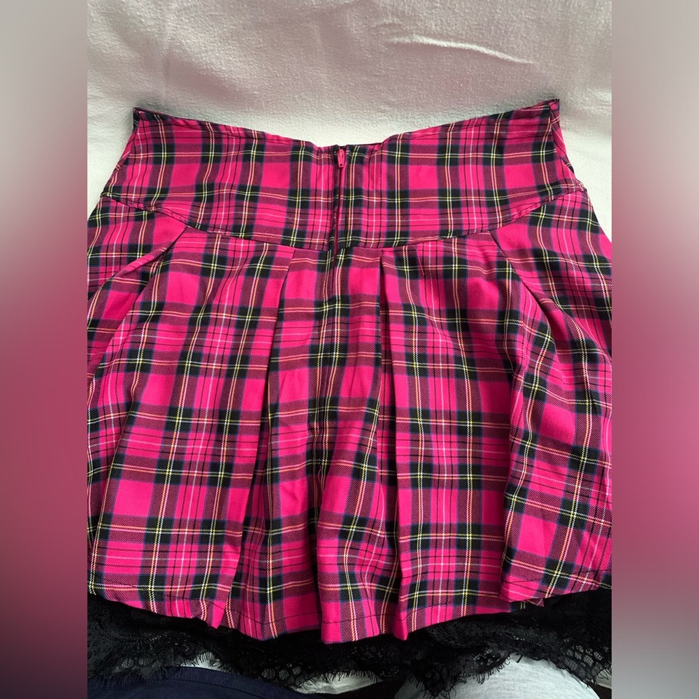 NWT Hot Topic Pink Plaid Circle Skater Skirt with Black Lace Trim - Picture 3 of 8